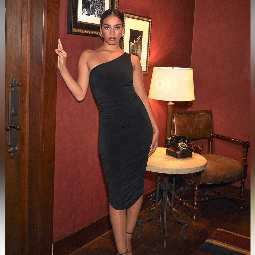 Total Appeal Black Ruched One-Shoulder Bodycon Midi Dress
